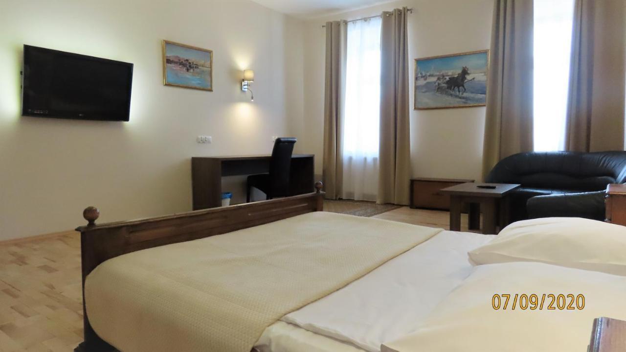 Euro Aparthotel Tarnów Exteriör bild