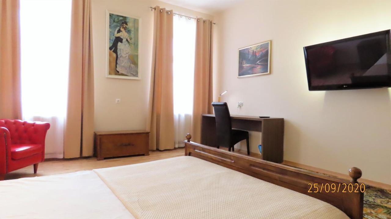Euro Aparthotel Tarnów Exteriör bild