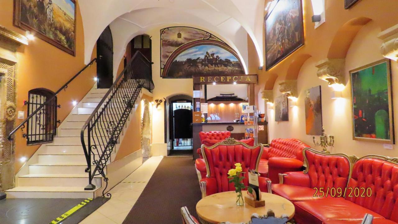 Euro Aparthotel Tarnów Exteriör bild