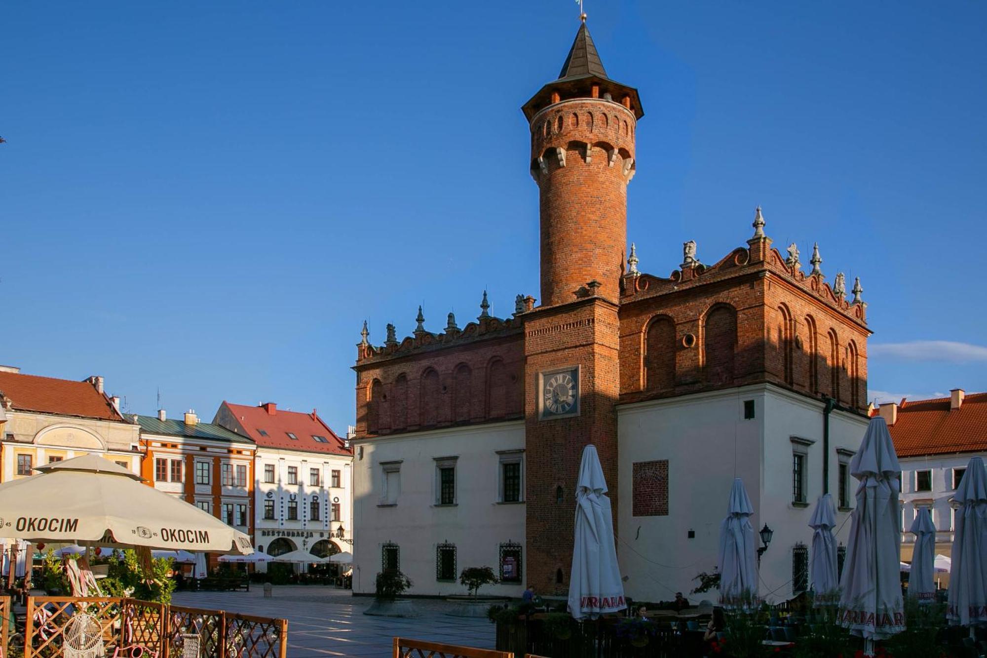 Euro Aparthotel Tarnów Exteriör bild